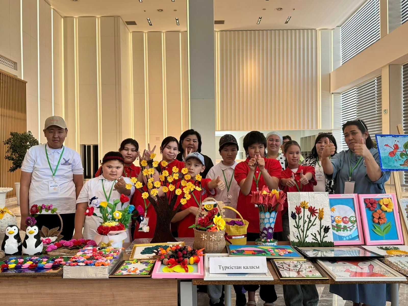 Өте кәрі азиялық әйелді былғады