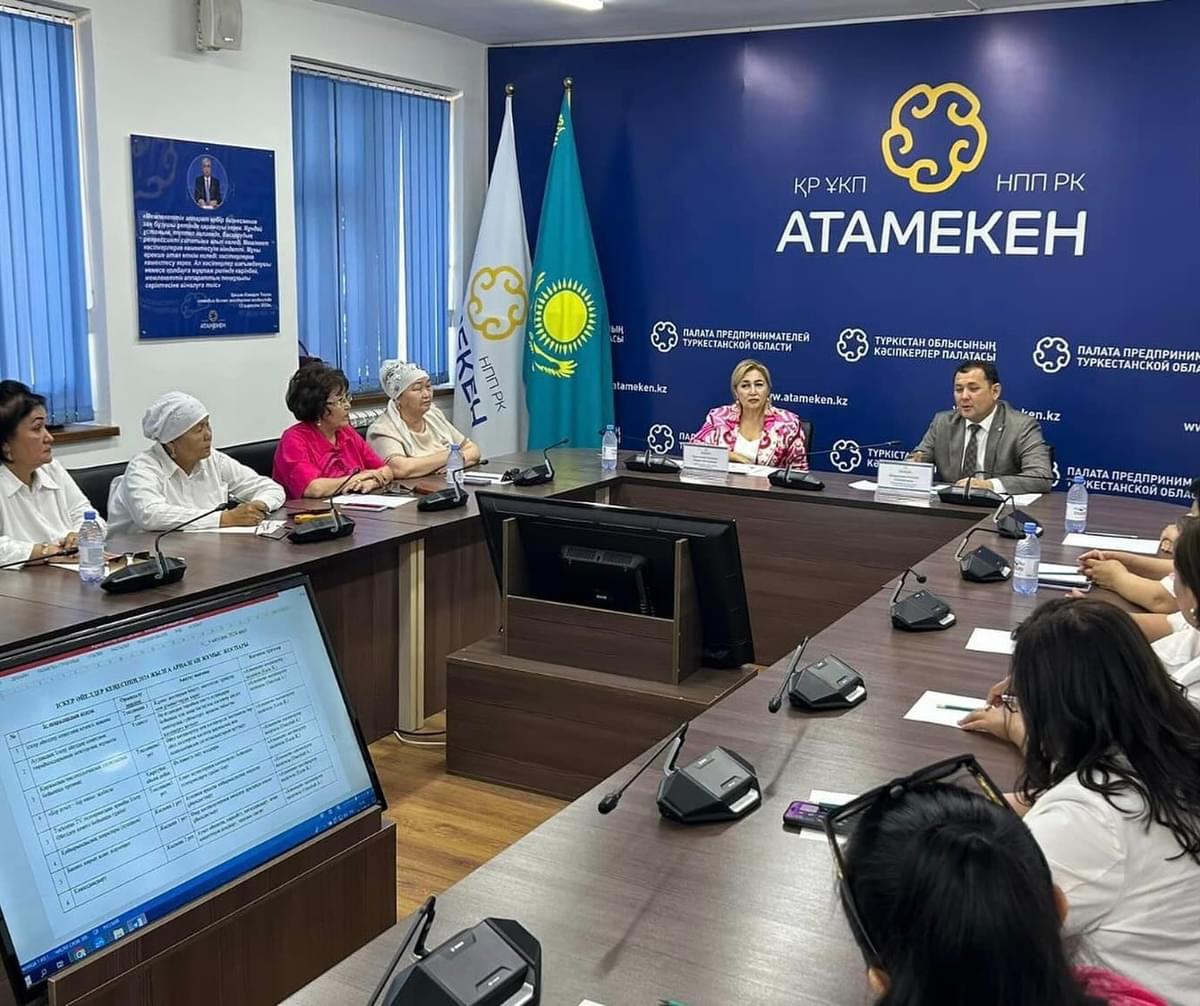 Бөксесін жыныс мүшесіне тигізу